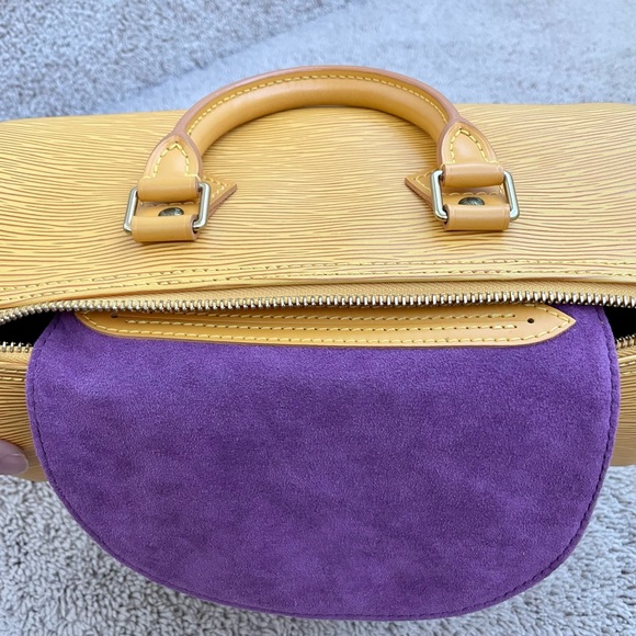 Louis Vuitton Speedy 25 in Yellow Epi Leather - Picture 6 of 14